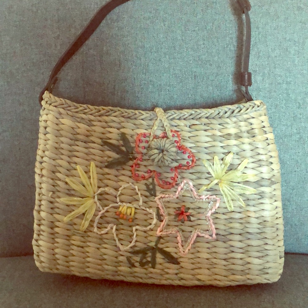Straw hand bag